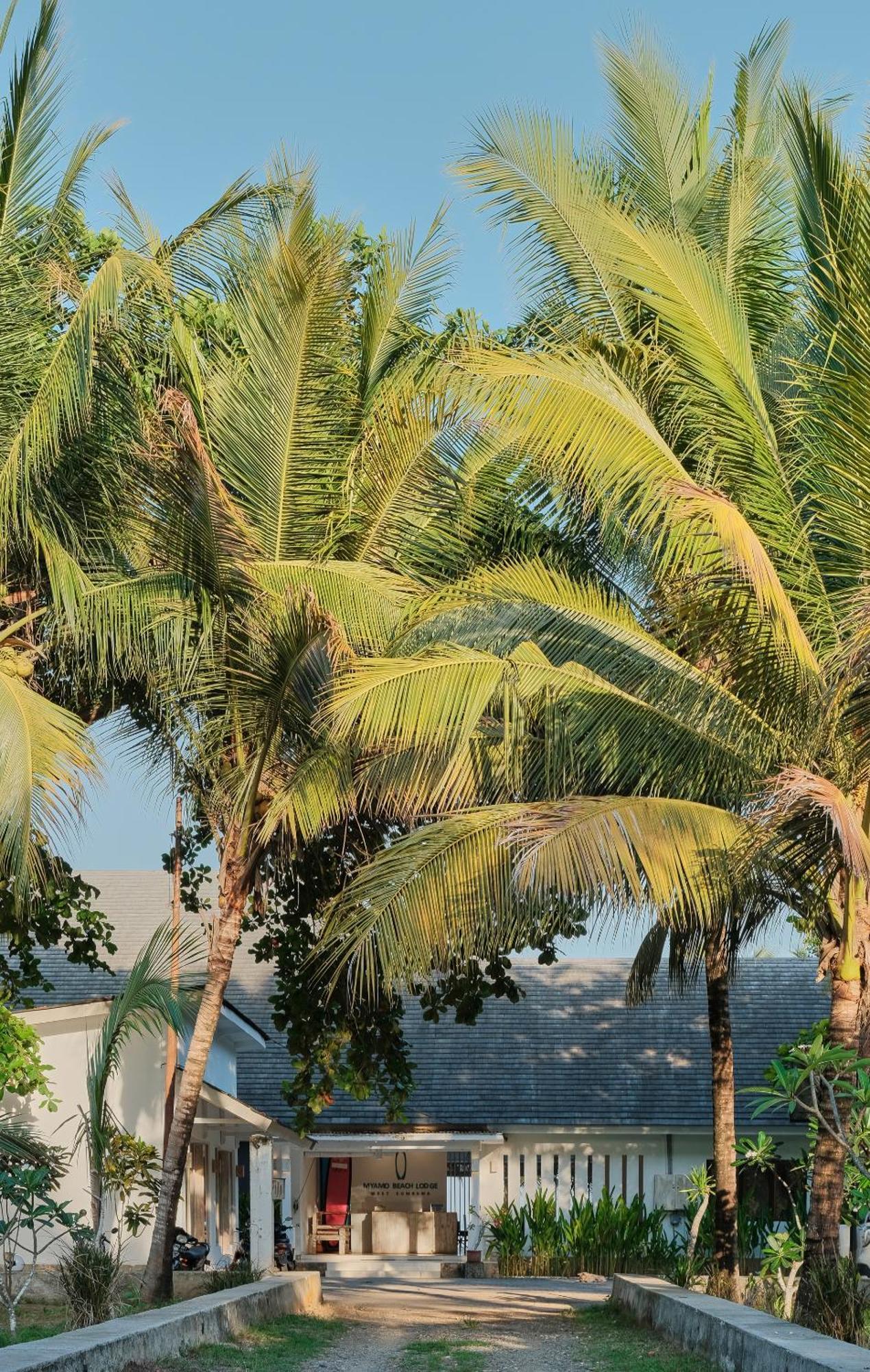 Myamo Beach Lodge Jereweh Exteriör bild