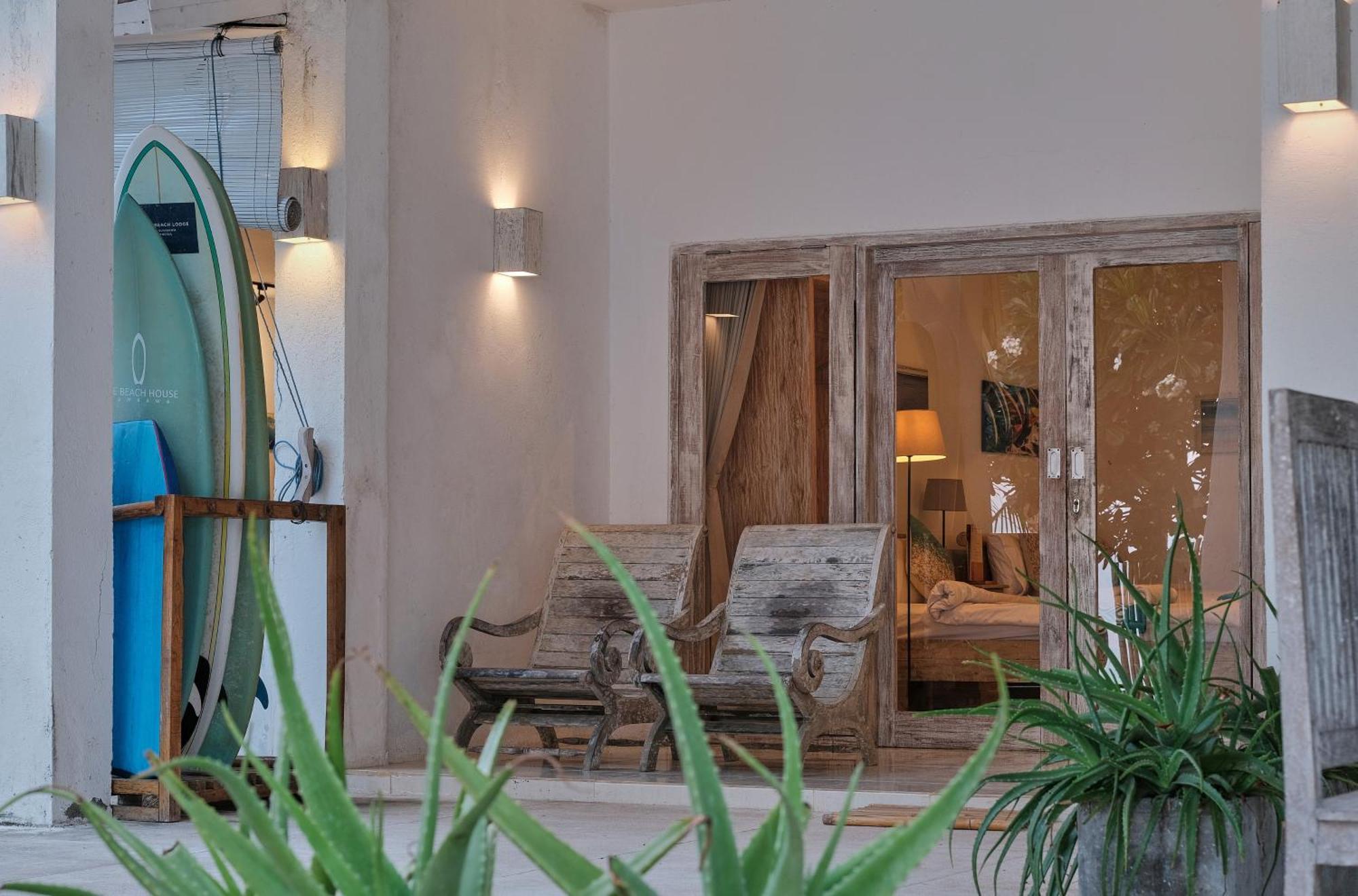 Myamo Beach Lodge Jereweh Exteriör bild