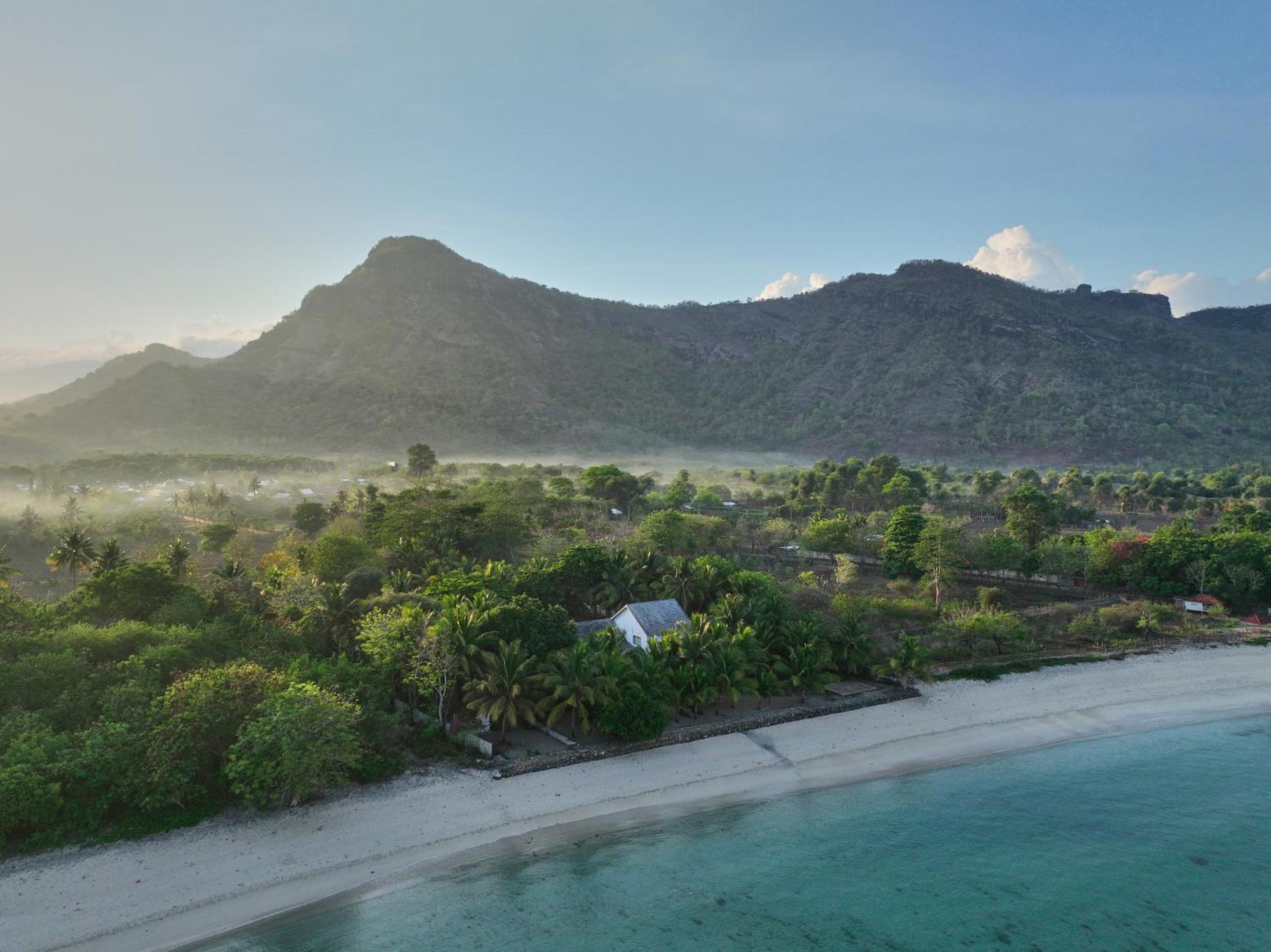 Myamo Beach Lodge Jereweh Exteriör bild