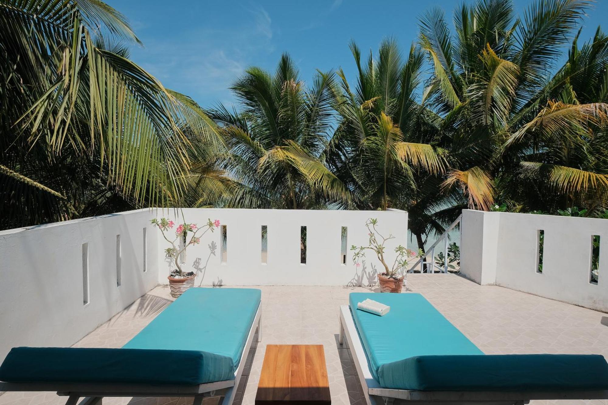 Myamo Beach Lodge Jereweh Exteriör bild