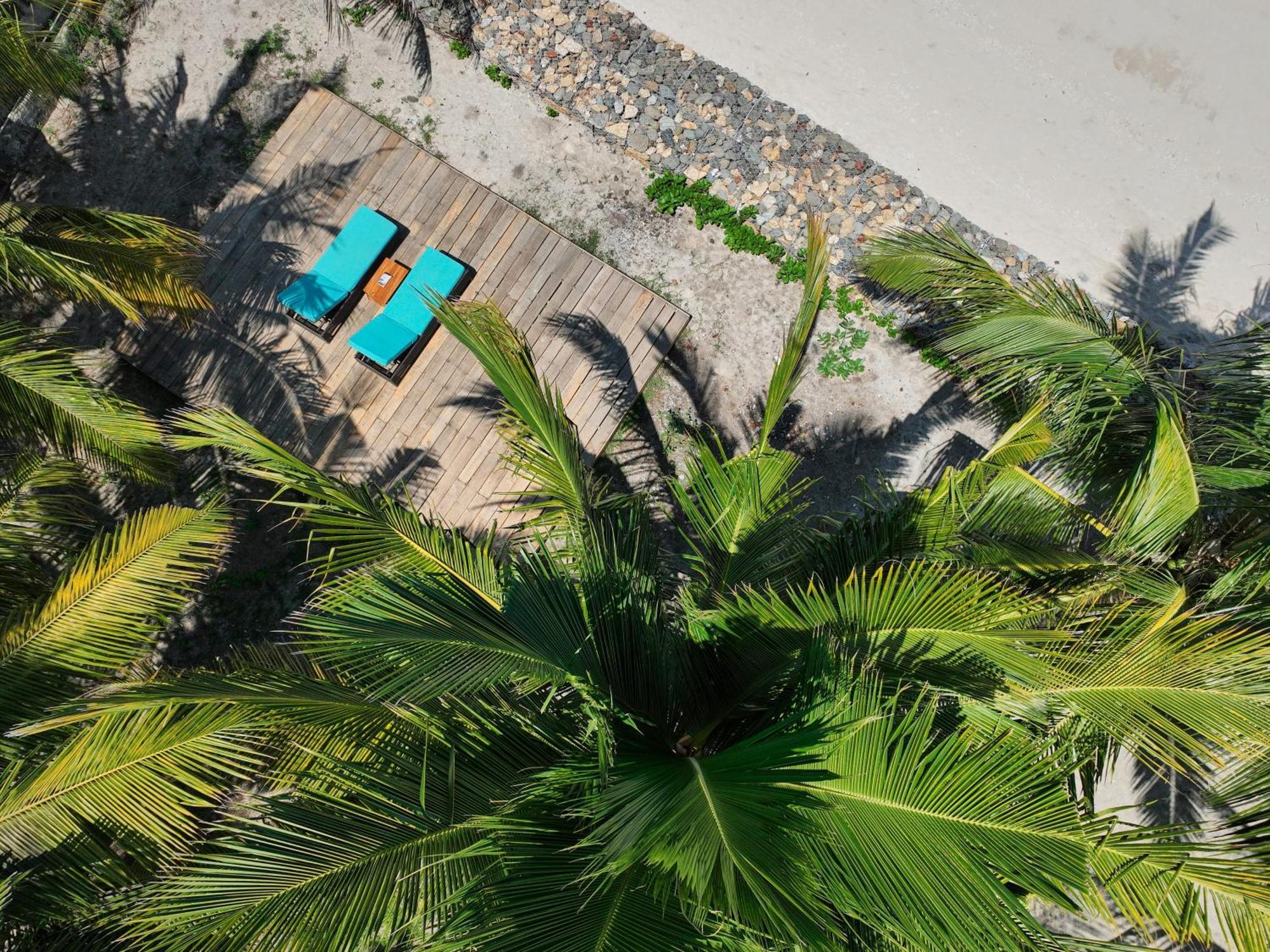 Myamo Beach Lodge Jereweh Exteriör bild